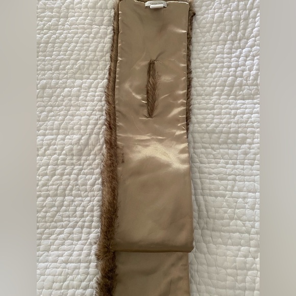 Garnet Hill faux fur scarf. - Picture 2 of 5